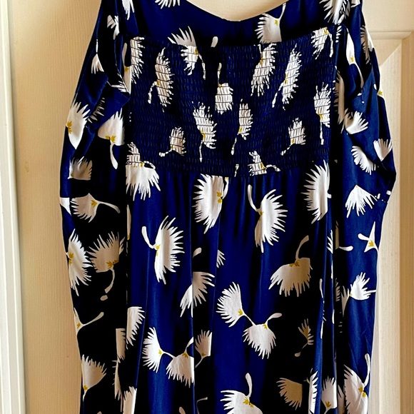 Blue white flowers xxl great condition smoke free home - Picture 1 of 3